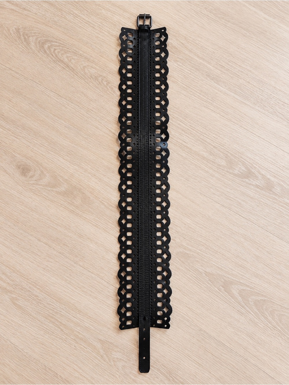 BCBG Black Laser-Cut Waist Belt - Preowned. SIZE XS/S